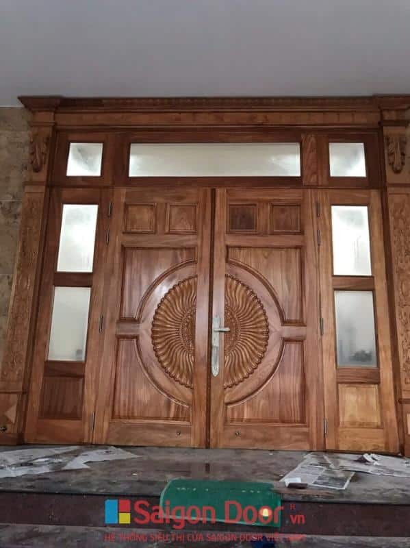 Thực tế quy trình thi công cửa gỗ tự nhiên hiện đại tại Sài Gòn Door 9 cửa gỗ tự nhiên hiện đại chất lượng