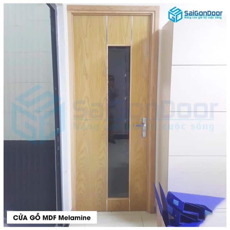 4 LOẠI CỬA PHÙ HỢP LẮP ĐẶT CHO VĂN PHÒNG 15 Cửa gỗ MDF phù hợp lắp đặt cho văn phòng