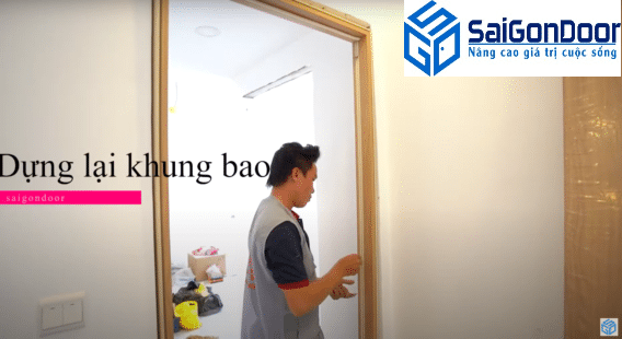 Một khâu trong quy trình lắp đặt cửa nhựa giả gỗ Một khâu trong quy trình lắp đặt cửa nhựa giả gỗ