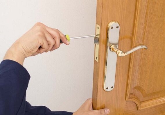 Tiết lộ 4 cách xử lý cửa gỗ bị cong vênh ngay tại nhà không cần đến thợ 5 Cách xử lý cửa gỗ bị cong vênh là tháo chúng ra và để ở nơi khô ráo