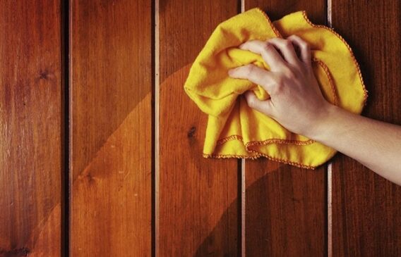 Bật mí cách vệ sinh cửa gỗ đúng chuẩn không phải ai cũng biết 8 Vệ sinh cửa gỗ nhựa composite có thể dùng khăn ướt