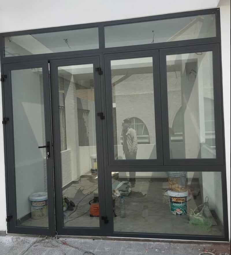 Những mẫu cửa thông phòng nhôm kính sang trọng hiện đại nhất 2023 11 cửa thông phòng nhôm kính 5